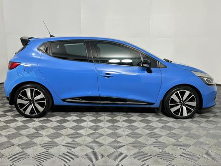 2015-Renault-Clio-IV-900T-Dynamique-5-dr-66kW_16