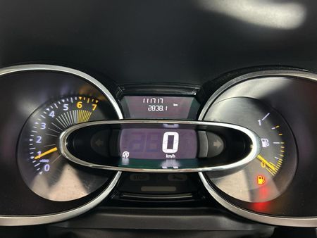 2015-Renault-Clio-IV-900T-Dynamique-5-dr-66kW_2