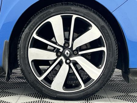 2015-Renault-Clio-IV-900T-Dynamique-5-dr-66kW_5