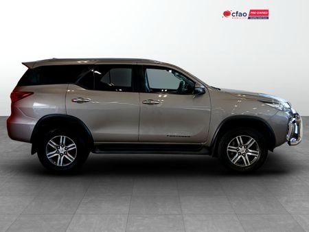 2019-Toyota-Fortuner-24-GD-6-Raised-Body_2
