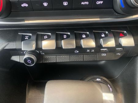 2026-Peugeot-Landtrek-19D-4Action-4x4-Double-Cab-Auto_21