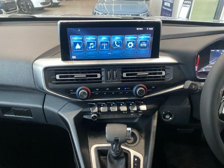 2026-Peugeot-Landtrek-19D-Allure-Double-Cab-Auto_12