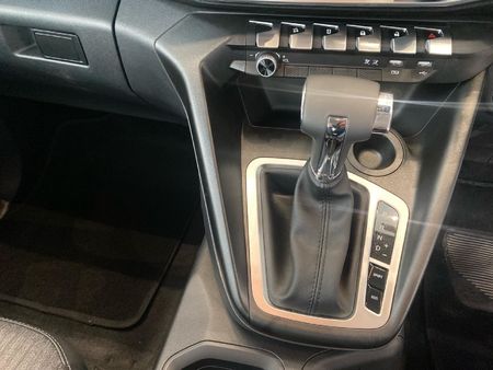 2026-Peugeot-Landtrek-19D-Allure-Double-Cab-Auto_16