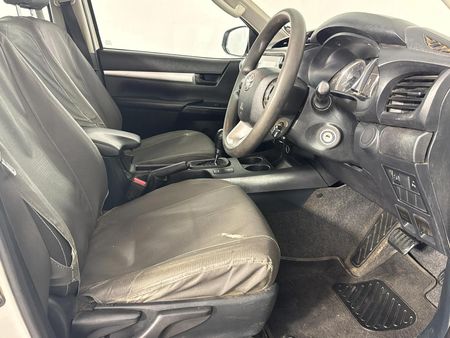 2023-Toyota-Hilux-24GD-6-4x4-Raider-X-Auto-Double-Cab_6