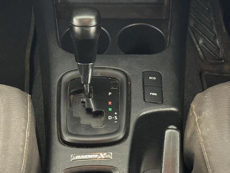 2023-Toyota-Hilux-24GD-6-4x4-Raider-X-Auto-Double-Cab_7
