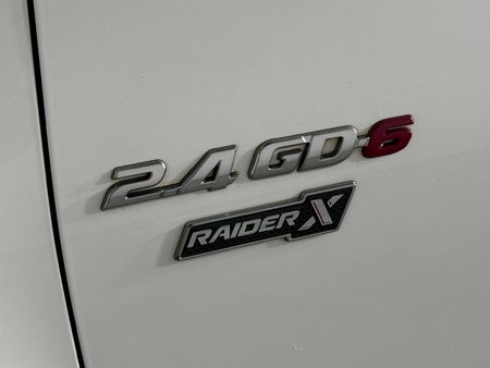 2023-Toyota-Hilux-24GD-6-4x4-Raider-X-Auto-Double-Cab_8