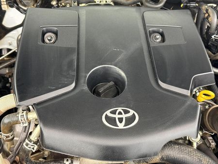 2023-Toyota-Hilux-28-GD-6-Raised-Body-Legend-4x4-Auto-Extended-Cab_9