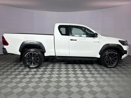 2023-Toyota-Hilux-28-GD-6-Raised-Body-Legend-4x4-Auto-Extended-Cab_12