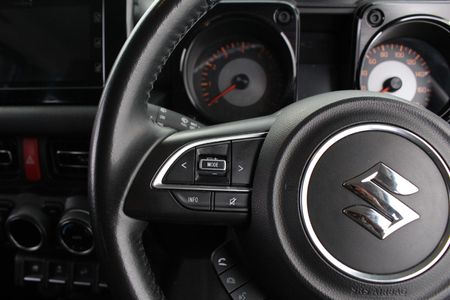 2021-Suzuki-Jimny-15-GLX_4