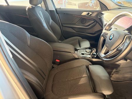 2020-BMW-1-Series-118i_9