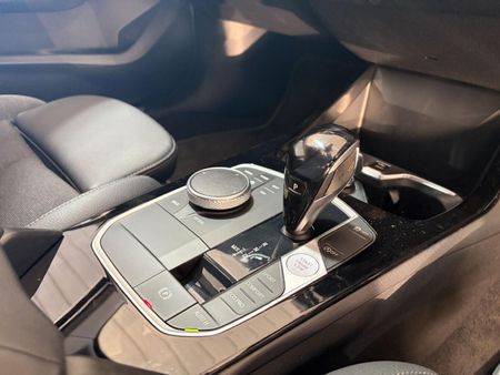 2020-BMW-1-Series-118i_12
