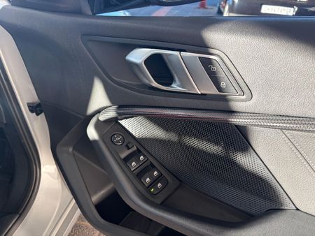 2020-BMW-1-Series-118i_13