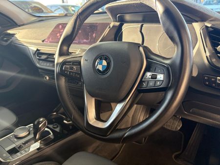 2020-BMW-1-Series-118i_14