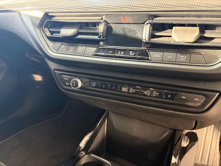 2020-BMW-1-Series-118i_16