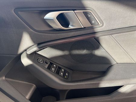 2020-BMW-1-Series-118i_17