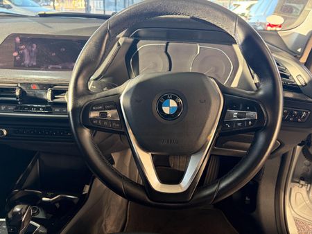 2020-BMW-1-Series-118i_18