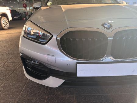 2020-BMW-1-Series-118i_5