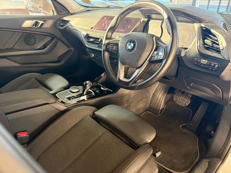 2020-BMW-1-Series-118i_8