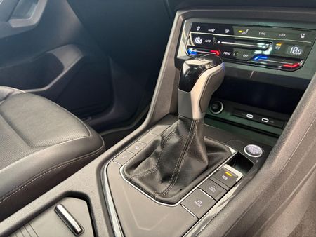 2024-Volkswagen-Tiguan-Allspace-14-TSI-R-Line-DSG-Auto_18