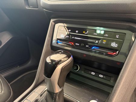2024-Volkswagen-Tiguan-Allspace-14-TSI-R-Line-DSG-Auto_20
