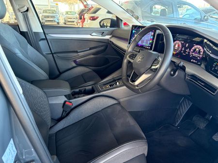 2026-Volkswagen-Golf-14-TSI-Life-Auto-110kw_11