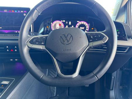 2026-Volkswagen-Golf-14-TSI-Life-Auto-110kw_15
