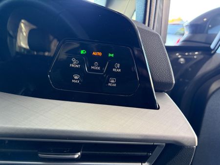 2026-Volkswagen-Golf-14-TSI-Life-Auto-110kw_17