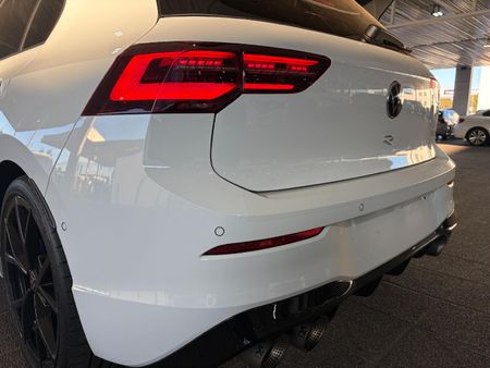 2025-Volkswagen-Golf-8-20-TSI-R-DSG_10