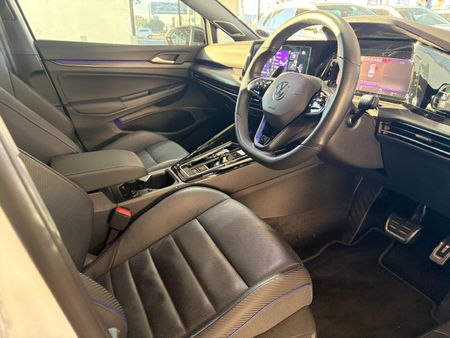2025-Volkswagen-Golf-8-20-TSI-R-DSG_12