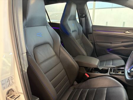 2025-Volkswagen-Golf-8-20-TSI-R-DSG_13