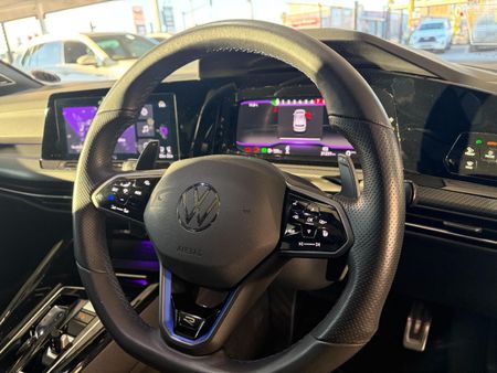 2025-Volkswagen-Golf-8-20-TSI-R-DSG_15