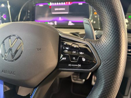 2025-Volkswagen-Golf-8-20-TSI-R-DSG_19