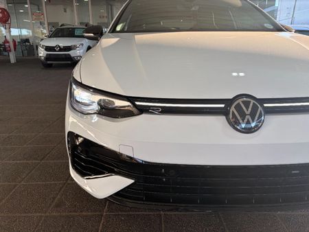 2025-Volkswagen-Golf-8-20-TSI-R-DSG_6