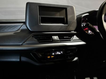 2026-Suzuki-Swift-12-GL_17