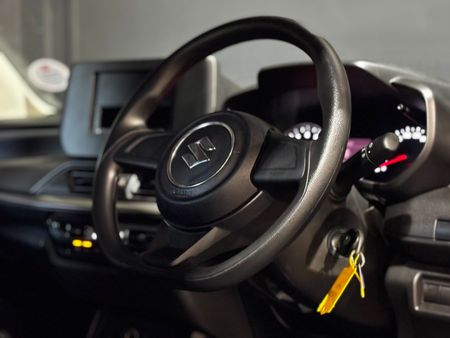 2026-Suzuki-Swift-12-GL_18