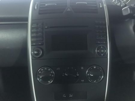 2012-Mercedes-Benz-A-Class-A-180-Avantgarde-Auto_10