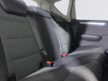 2012-Mercedes-Benz-A-Class-A-180-Avantgarde-Auto_11
