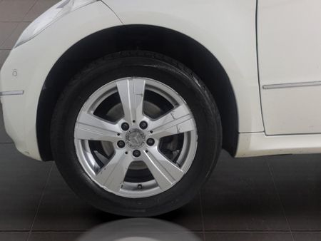 2012-Mercedes-Benz-A-Class-A-180-Avantgarde-Auto_13