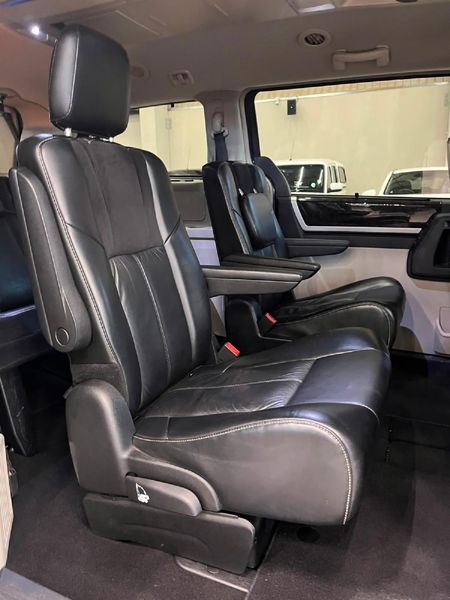 2013-Chrysler-Grand-Voyager-28-Limited-Auto_13