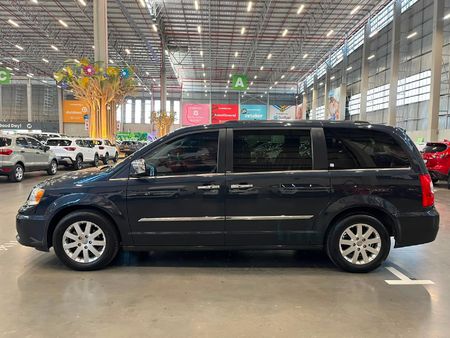 2013-Chrysler-Grand-Voyager-28-Limited-Auto_3