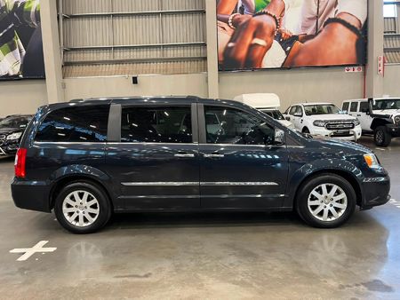 2013-Chrysler-Grand-Voyager-28-Limited-Auto_7