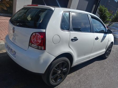 2016-Volkswagen-Polo-Vivo-GP-14-Trendline_3
