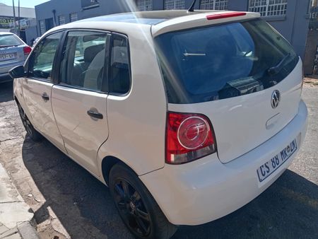 2016-Volkswagen-Polo-Vivo-GP-14-Trendline_4