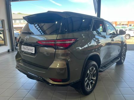 2023-Toyota-Fortuner-24-GD-6-RB-Auto_6