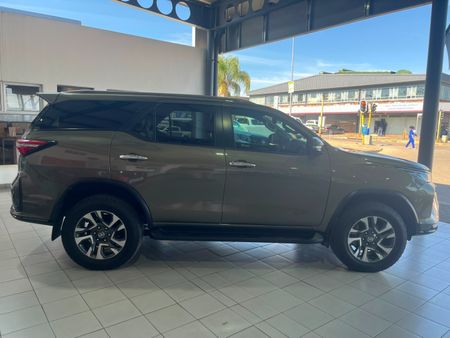 2023-Toyota-Fortuner-24-GD-6-RB-Auto_7