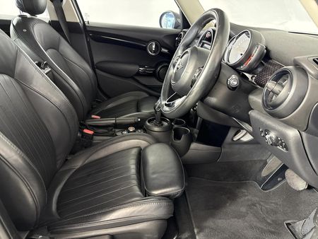 2019-MINI-Hatch-Cooper-S-5-dr-Auto_9