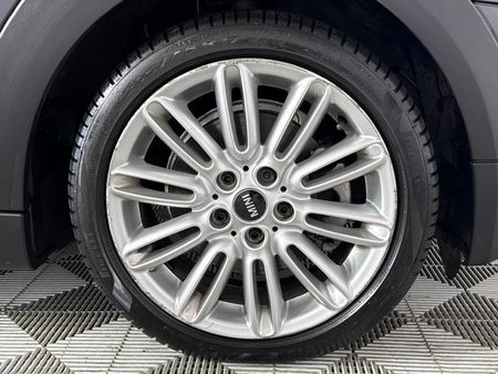 2019-MINI-Hatch-Cooper-S-5-dr-Auto_5