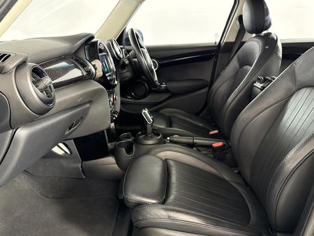2019-MINI-Hatch-Cooper-S-5-dr-Auto_8