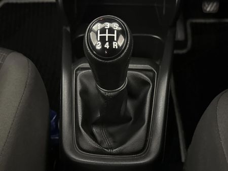 2025-Suzuki-Swift-12-GL_9