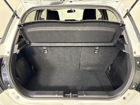 2025-Suzuki-Swift-12-GL_12